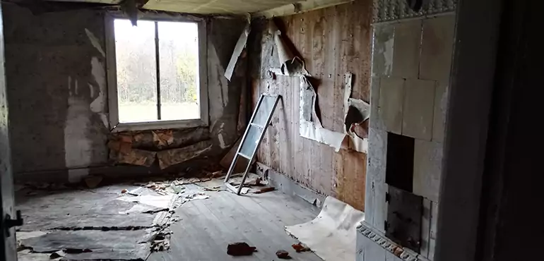 Why Selling a Distressed House Through Traditional Methods Fails in Omaha